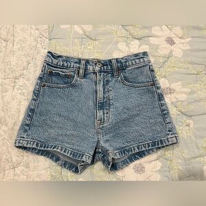 Abercrombie & Fitch - The Mom Short - High Rise